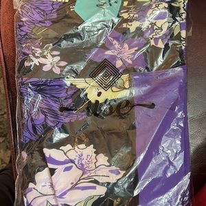 New in package LuLaRoe Rise workout leggings 3x 7/8 lengths